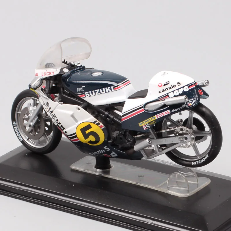 1:24 Italeri Suzuki RG500 1981 #5 M.Lucchinelli motorcycle GP Diecast model toys 