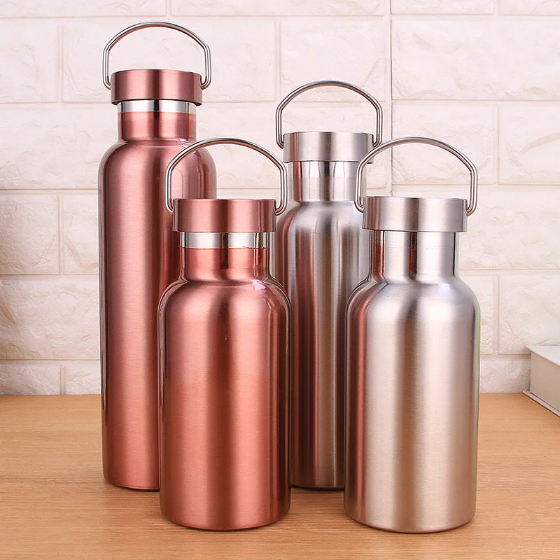 Бутылки для воды фляги из нержавеющей стали с двойными стенками Изолированные