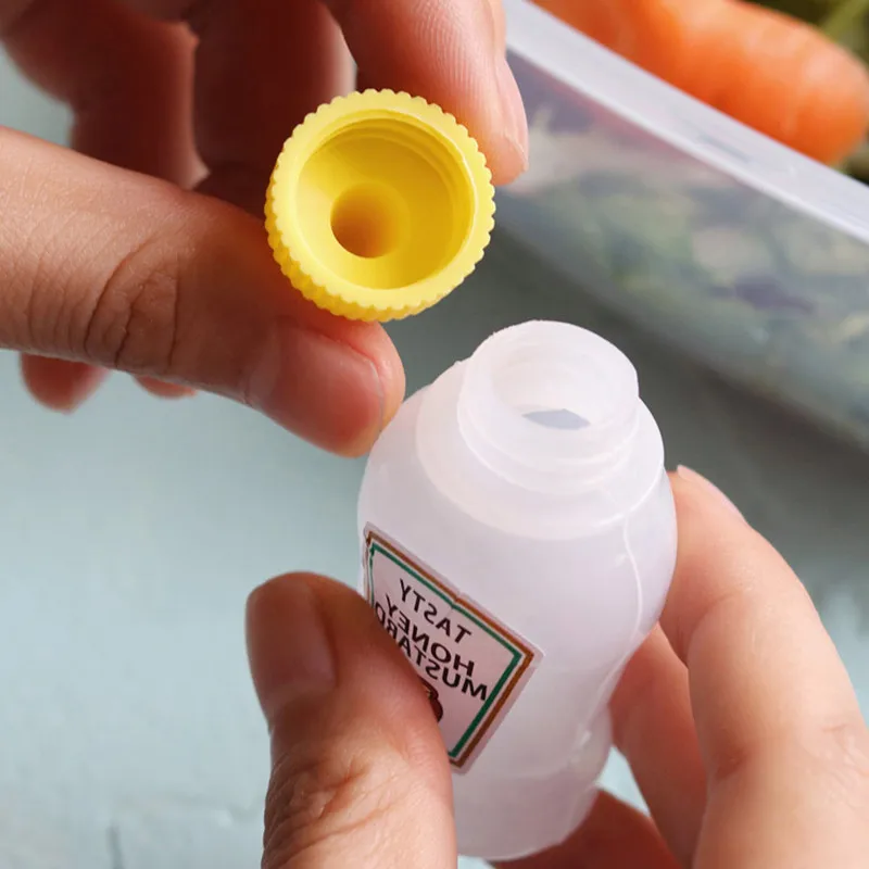 2pcs/set 25ML Mini Tomato Ketchup Bottle Portable Small Sauce Container Salad Dressing Container Pantry Containers for Bento Box food storage container