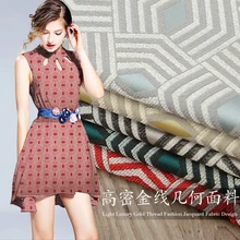 Изготовленный на заказ высокой плотности светлый роскошный золотой линии жаккард с геометрическим узором Европейский маленький аромат костюм платье из жаккардовой ткани