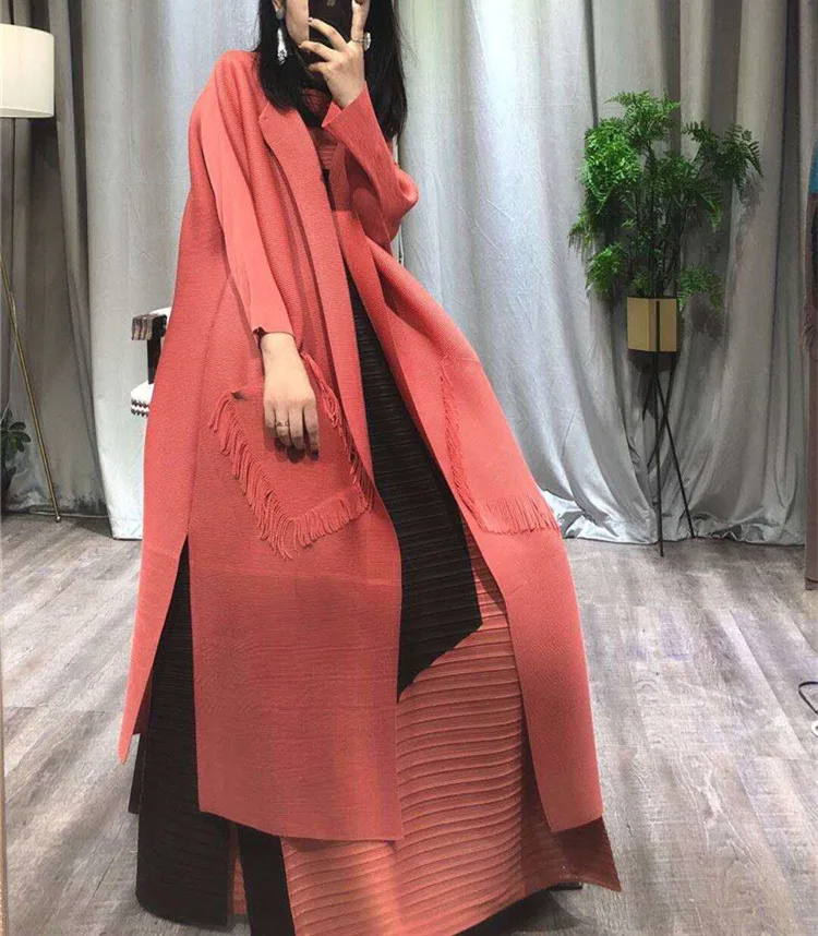 Miyake плиссированный удлиненный Тренч с кисточками размера плюс, женское однотонное пальто с v-образным вырезом, однобортный Тренч с широкой талией, женская мода
