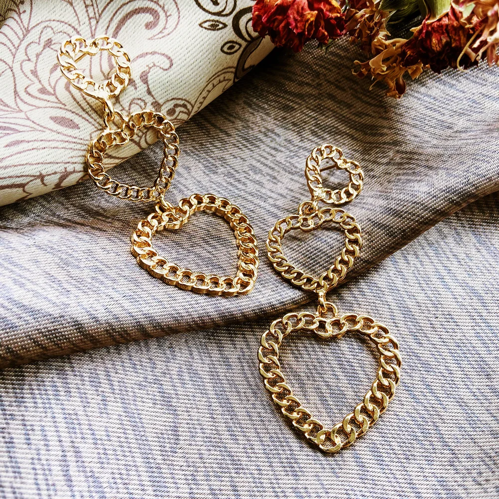 

2020 New Earring Chain Hollow Love Earrings Creative Retro Simple Gold Alloy Earrings Stud