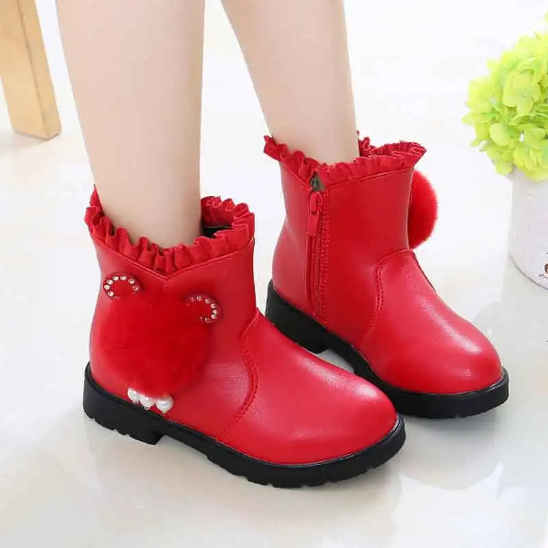 

Girls PU Leather Short Boots Pom Tassel Cartoon Designer Ankle Boots Lace Party Wedding Dance Flat Students Shoes Black Red