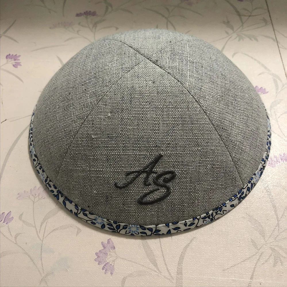 Светильник kippahs из тяжелого льна серого цвета с темно-серым вышитым логотипом