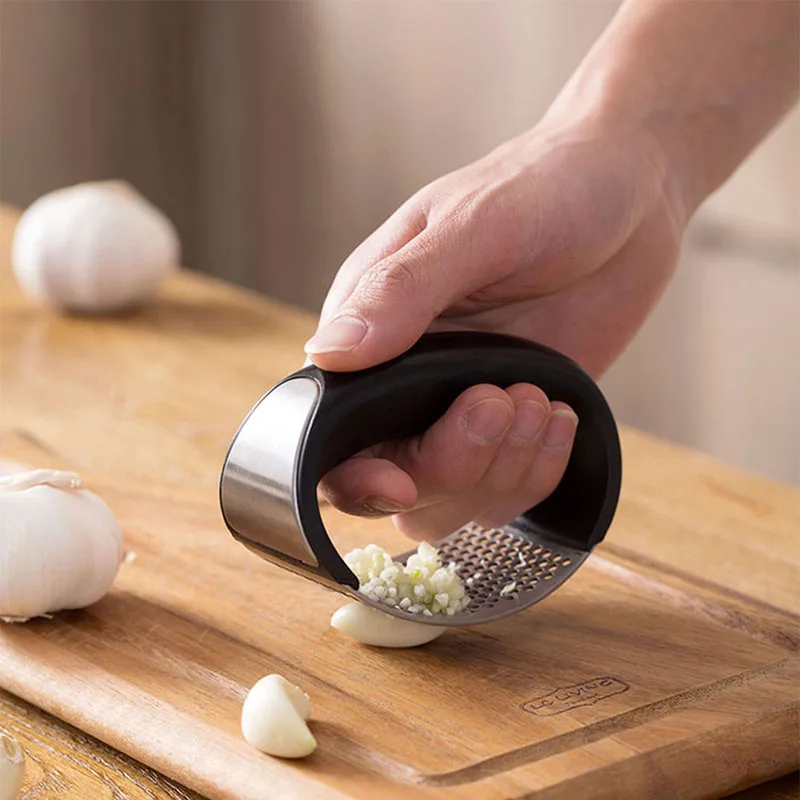 Multi function Manual Garlic Presser Curved Garlic Grinding Slicer