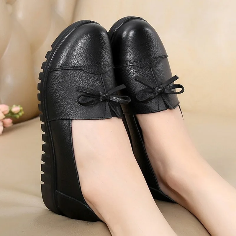 

New Spring Non-slip Women Shoes Flat Large Size Mother's Shoes Comfortable Soft Bottom Cow Genuine Leather Bow Knot Casual Shoes