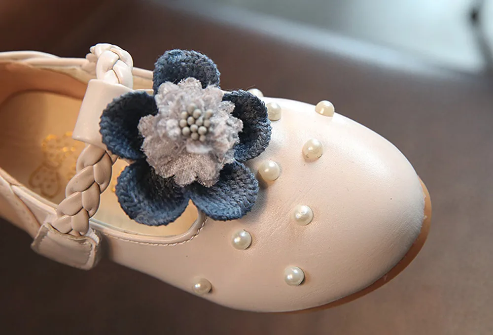 Детская модная обувь принцессы; кроссовки для девочек; Милые Мокасины с бусинами; обувь для маленьких детей; милая обувь с цветочным узором; Танцевальная обувь для девочек