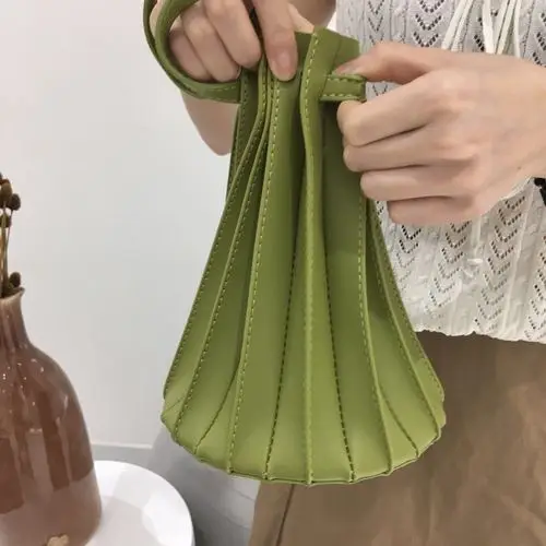 Retro PU Leather Bouffant Bucket Bags Women Handbags Shoulder Messenger Bag Bohemia Beach Bag Small Flap Crossbody Bags Purse - Цвет: GREEN