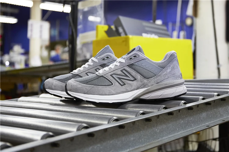 Новинка года. Оригинальные мужские кроссовки New Balance NB. Классические кроссовки в стиле ретро. Спортивная обувь W990BK5