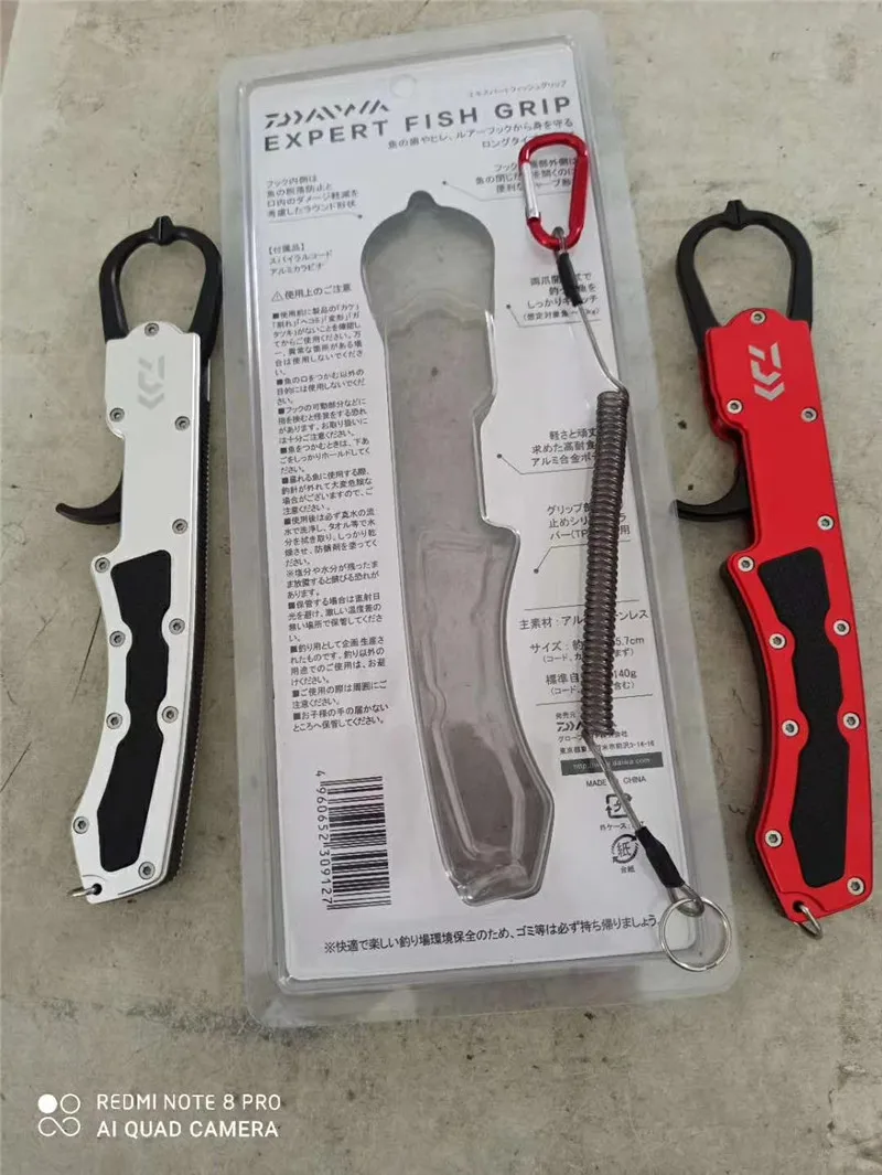 Ferramenta de Pesca Controle de Peixes Daiwa Portátil Captura Braçadeira Enfrentar Titular Anti Deslizamento Clipe Corda Lábio Peixe Grip Alicates Alumínio 15 clipe corda lábio peixe grip alicates alumínio