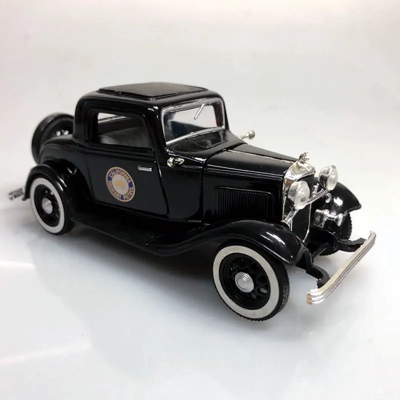 1932 Ford 3-Window Coupe (12)