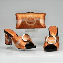 Новинка года; пикантные оранжевые женские туфли и сумочка в комплекте; итальянская женская обувь и сумочка в комплекте; итальянский комплект из туфель и сумочки со стразами