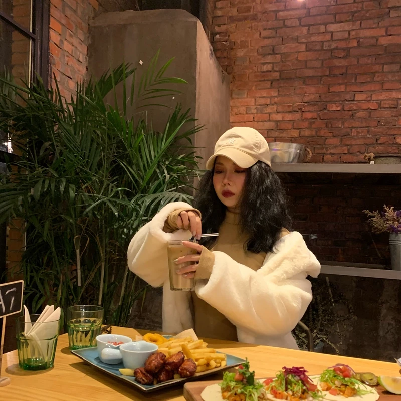 Зимняя Новинка INS Street Shot свободное дикое длинное белое Женское пальто из искусственного меха