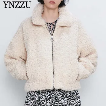 

2019 Winter White Women Faux fur coats Long sleeve Loose warm Female Lamb jacket Turn down collar Short Outwear Chic YNZZU 9O002