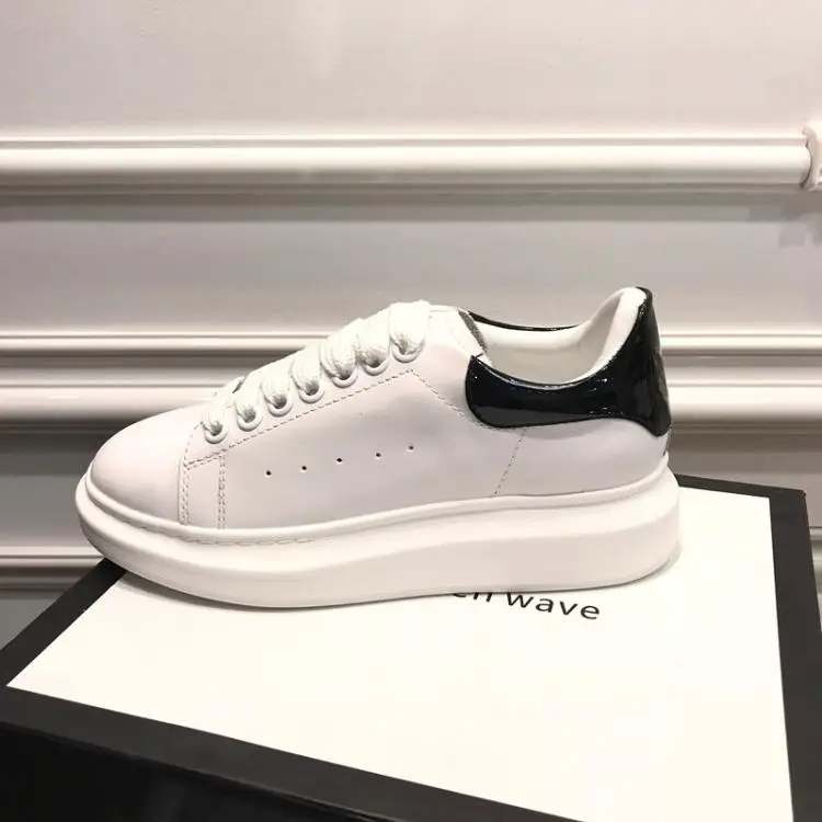 Hot Shoes Woman Spring Autumn Leather Woman Casual Flats Lace Up Flats Designer Couple Shoes