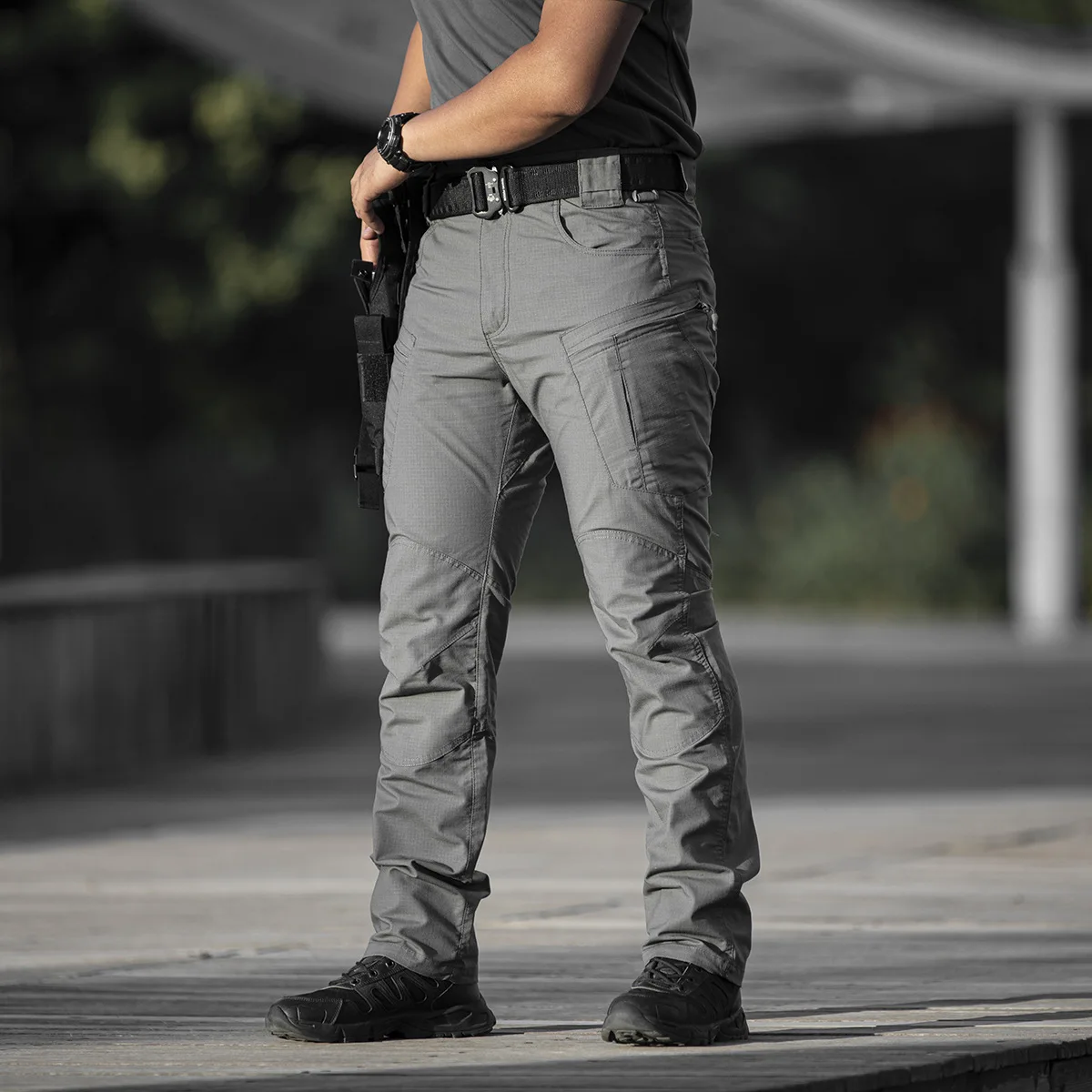 Elastic Waist Straight Fit Man Shell Cargo Pants