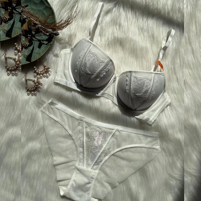 Sexy women embroidered gathered bra set large size ladies underwire lingerie with underwear sets Сексуальное Белье