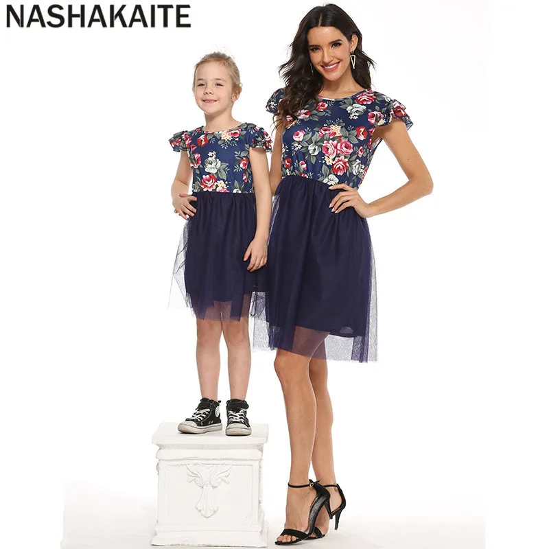 NASHAKAITE мать и дочь платья Мать и дочь, с цветочным принтом для девочек студенческое консервативное платье с вышивкой с принтом из сетчатого материала с короткими рукавами платья для мама дочь Семья взгляд