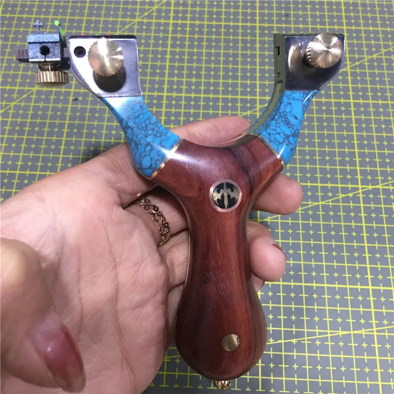 

New Products Flat Leather Slingshot Turquoise Titanium Alloy Brass Fast Pressure Press Wind jiang shi Strapped Red Sandalwood So