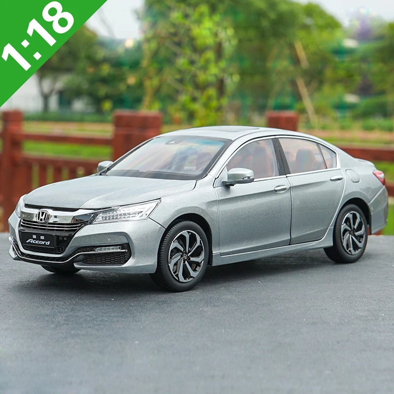 1:18 Honda 10th ACCORD литая под давлением Модель автомобиля игрушки Металлическая Модель автомобиля оригинальная коробка - Цвет: 2016 Silver