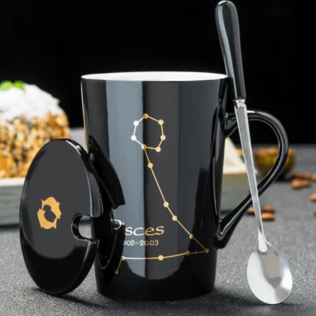 Pisces-Black 12 созвездий креативные керамические кружки с ложкой Крышкой Золотой фарфор Зодиак молоко кофе чашка 420 мл воды посуда для напитков B005 - Цвет: Pisces-Black