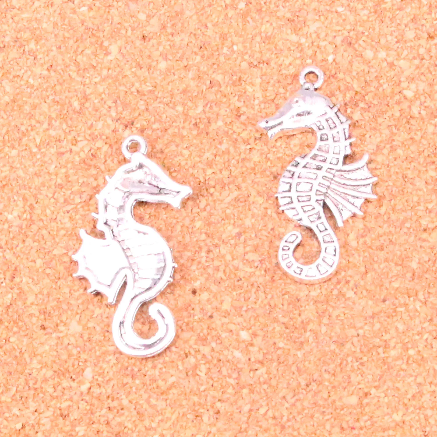 Подвески с морским коньком винтажные тибетские серебряные 38 х18 мм 35 шт. |
