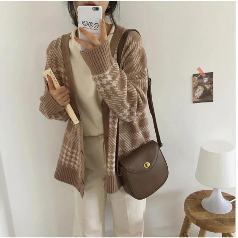 

2020 Autumn Winter Women's Sweaters Korean Style Plaid V-Neck Knitted Buttons Cardiagans Ladies Knitwears CL494