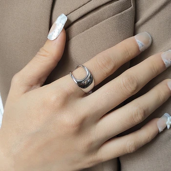 

Silvology 925 Sterling Silver Glossy Openwork Rings Asymmetry Design Minimalist Elegant Open Rings for Women Party Jewelry Gift