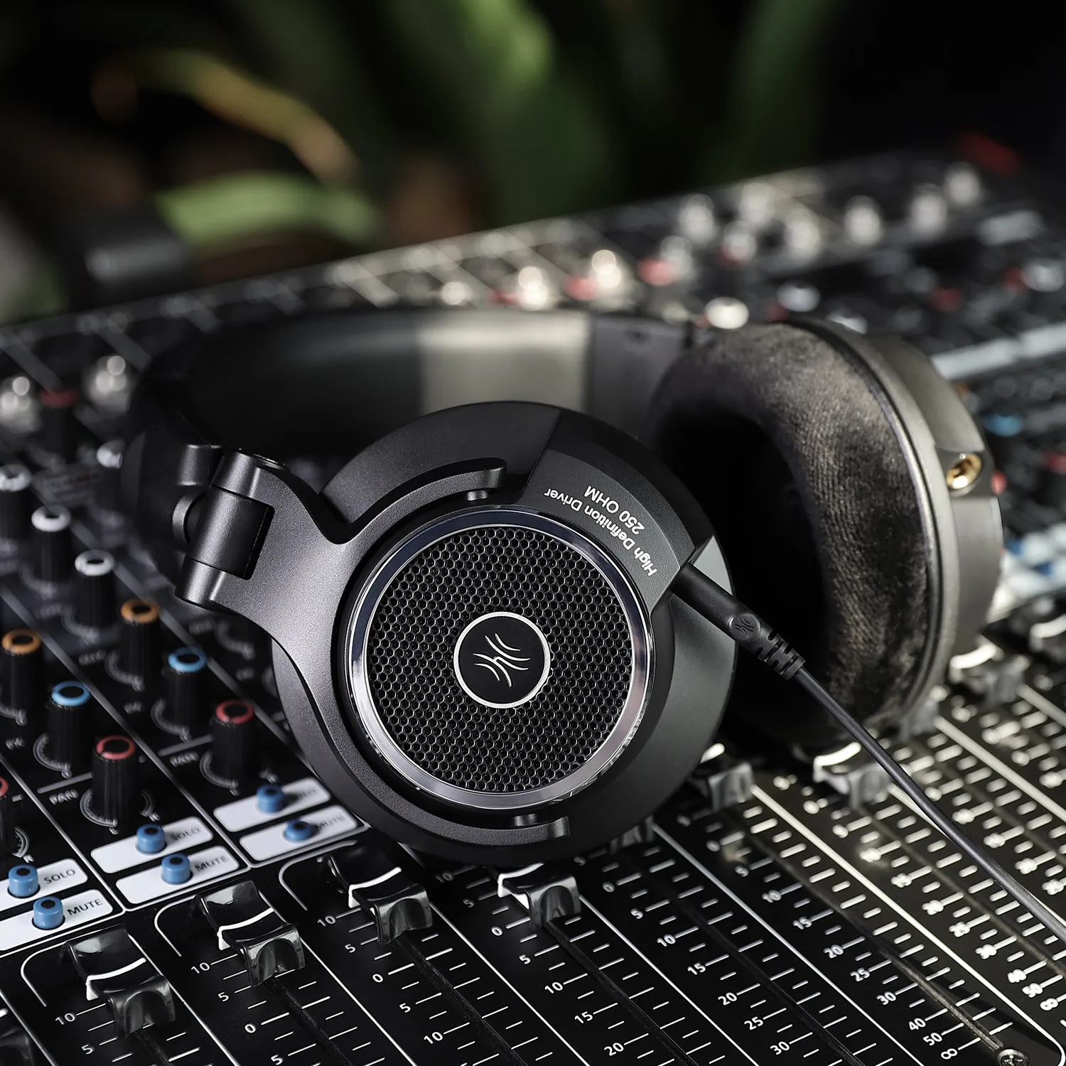 Oneodio Monitor 80 Professional Studio Wired Headphones 10 H8dbc9fb447fb43f08e4545b0602497c4m.jpg