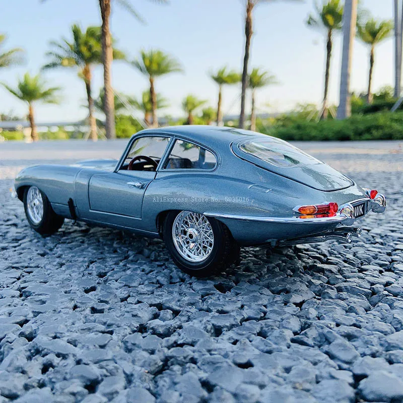 モデルカー Burago Jaguar E-Type Coupe 1/18 Bburago 1:18 Jaguar E-type Coupe classic car Alloy Retro Car