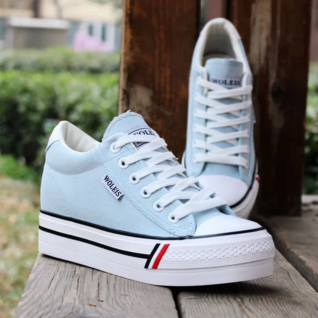 comfortable casual sneakers womens