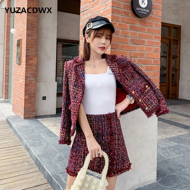 

Elegant Runway Tweed Set Autumn Winter Plaid Set Women 2 Pcs Short Turn-down Collar Pearls Coat + Tassel Two Piece Skirt Suits