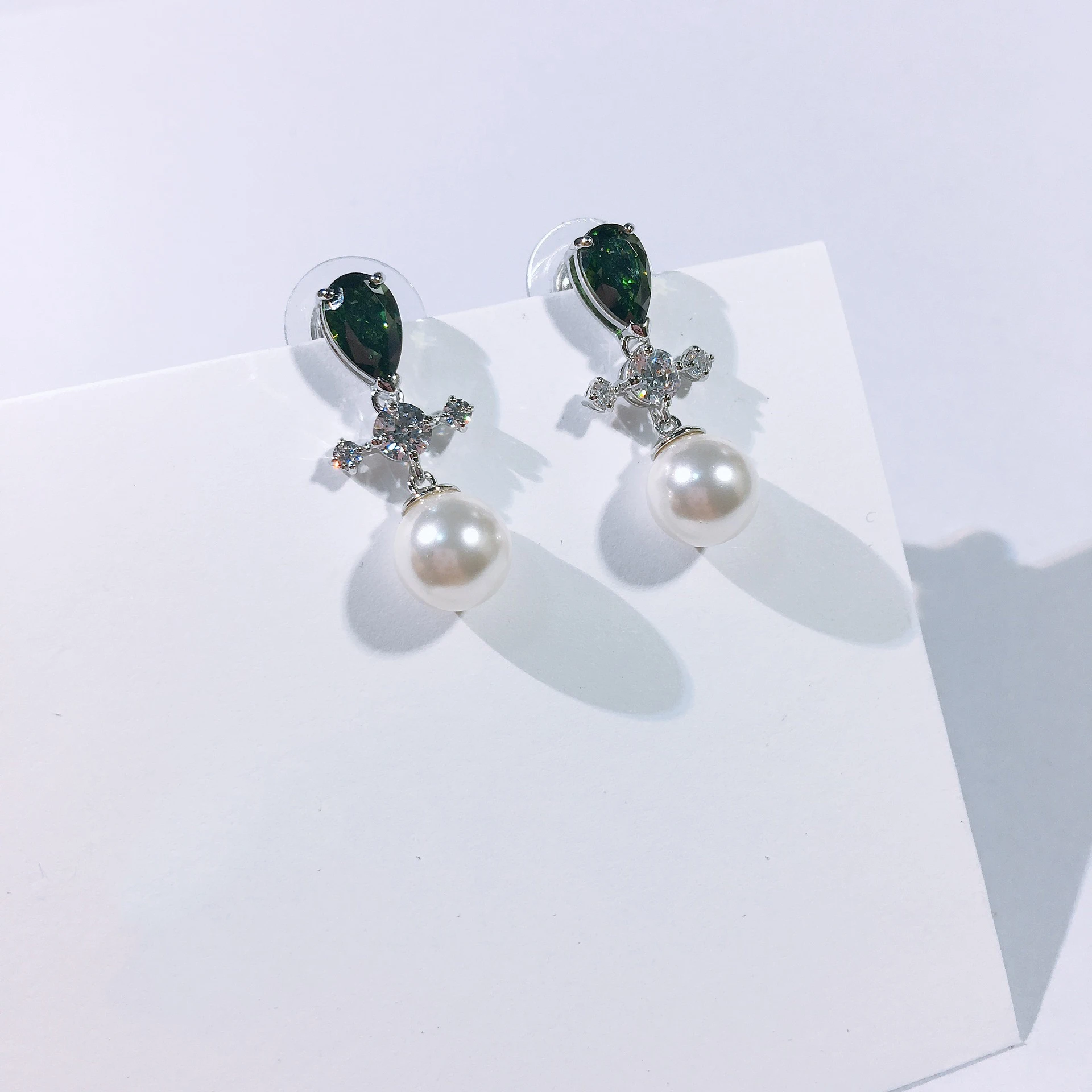 

High Quality SWA. {New Model} Great Pearl Cross of the Lady of Crystal Green Earring