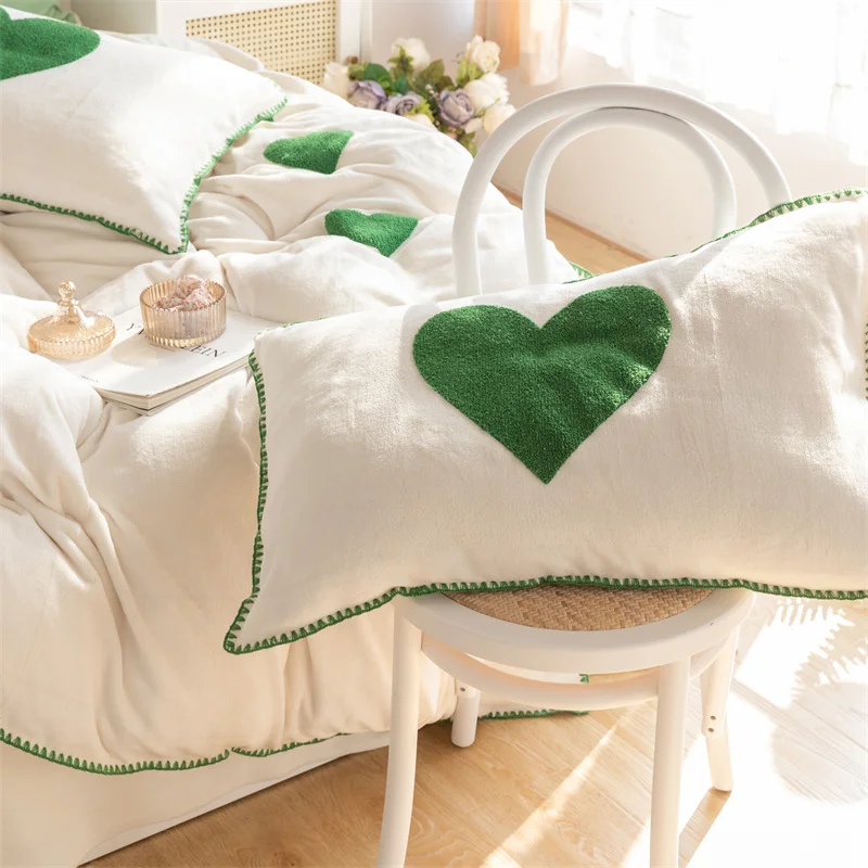 Quilt Duvet Cover Bed Linen Fitted Sheet Pillowcases 4Pcs Thick Velvet Fleece Love Towel Embroidery Princess Bedding Set 54 H8dcc699a75b54b48adf7b381fb8dc386E