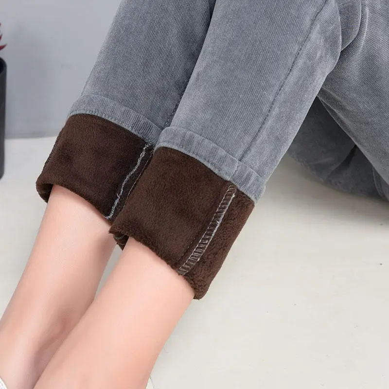 Вельветовые брюки женские плюс бархатные плотные осенние зимние свободные большие размеры повседневные узкие брюки теплые вельветовые брюки с высокой талией Q2037 - Цвет: Grey Pants