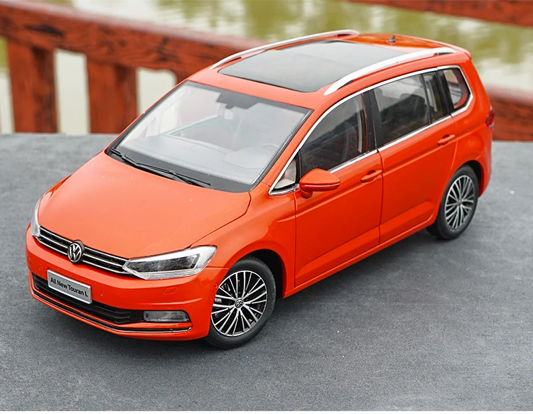 Авторизованный подлинный 1/18 Масштаб Volkswagen все новые Touran L коричневый на Рождество/День рождения подарок, коллекция