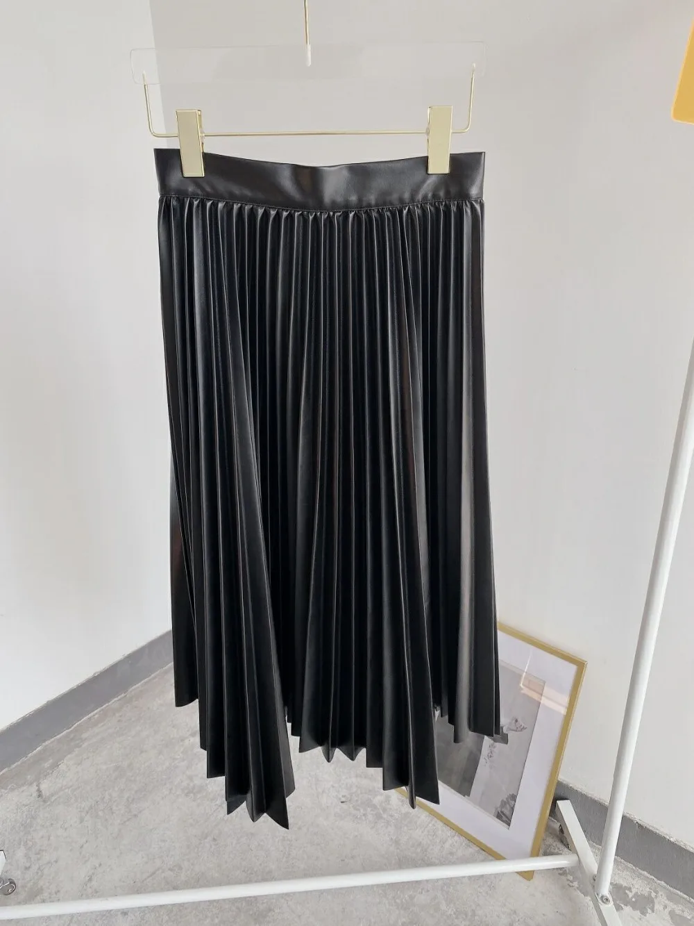 2020 AW Cool BLACK Pu Leather Asymmetric Midi Skirt High Waist Front Buttons Fashion Pleated Skirts