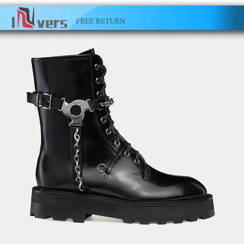 baratas 2020 Nova Marca De Luxo Designer Chunky Motocycle Botas Para Mulher Metal Decoração Rendas Plataforma Botas Meados De Bezerro Gótico Botas