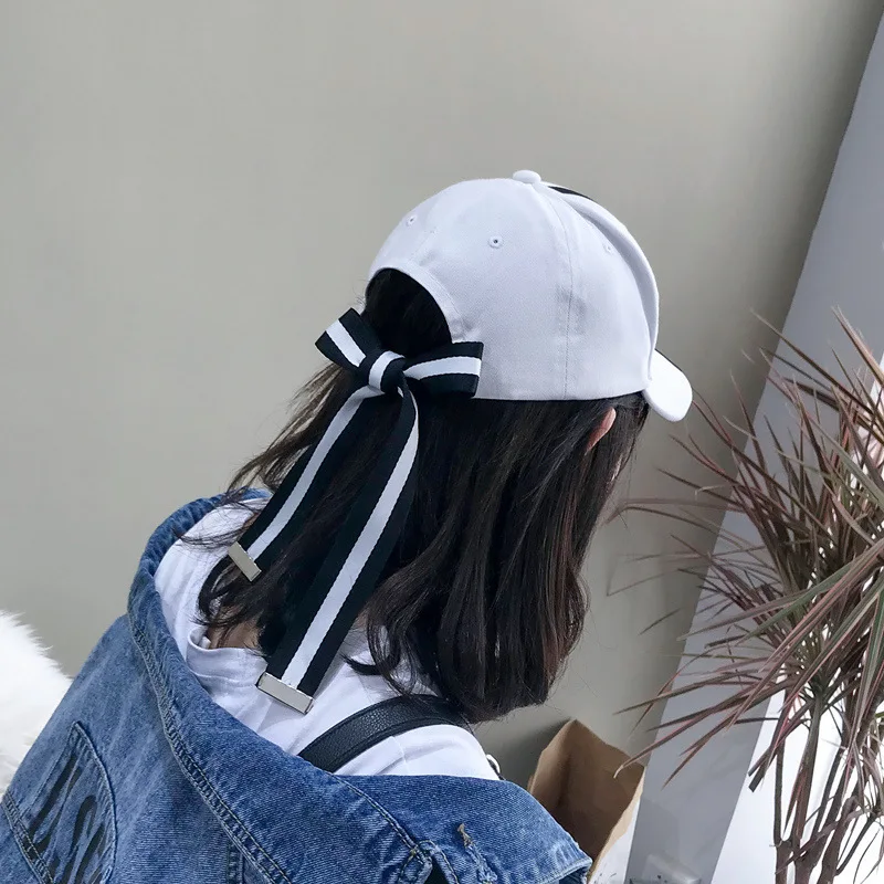 Черно-белая полосатая бейсболка с маленьким и чистым и свежим стильным бантом из ленты,, для мужчин и женщин