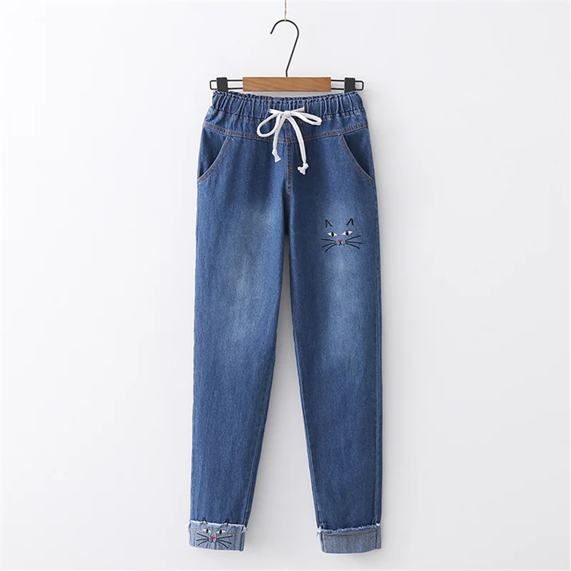 Омикрон Для женщин бойфренд, с высокой талией джинсы женская обувь, Большие размеры свободные джинсы с вышивкой милой кошечки джинсовые узкие брюки пуш-ап джинсы Femme