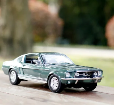 Модель автомобиля Maisto 1/18 Mustang Ford 1967| |