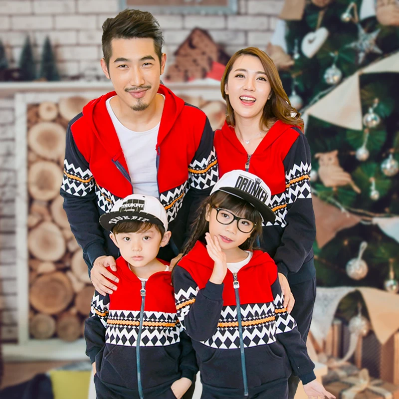 Комплект Новогодних Пижам В Стиле Family Look Комплект Новогодних Пижам В Стиле Family Look