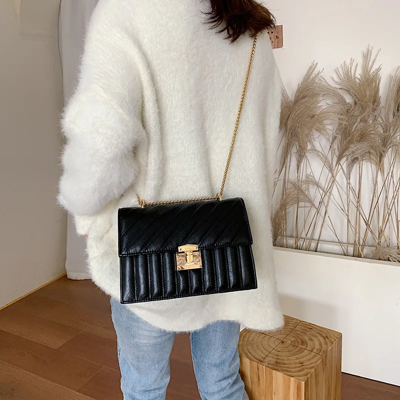 

2019 New Style Oil Wax Leather Stereo Stereotypes Square Sling Bag Pig Nose Lock Car Suture Shoulder WOMEN'S Bag