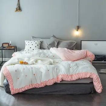 

Lace embroidery cotton luxury Winter comfortable quilt spring/autumn thick Warm Quilted duvet printed bedding comforter blankets