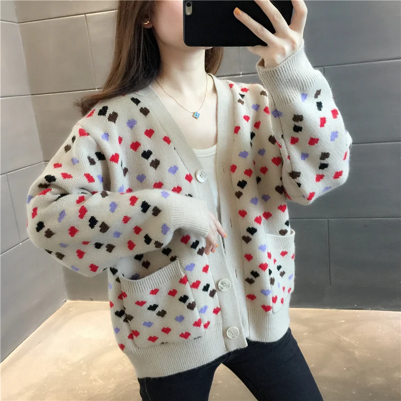 

Room 207666, row 7, No. 6 middle] real shooting, V-neck love color matching pocket knitted cardigan [3003] 56