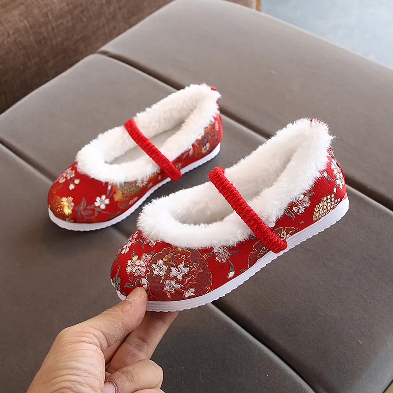 Детские кроссовки; зимняя теплая обувь Hanfu; Тканевая обувь для девочек в этническом стиле; Повседневная обувь из плюша с вышивкой для девочек; китайский стиль - Цвет: red 1