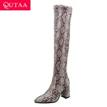 QUTAA/ г. Модные ботфорты выше колена из змеиной кожи без застежки пикантная женская обувь с острым носком на высоком квадратном каблуке Size34-42
