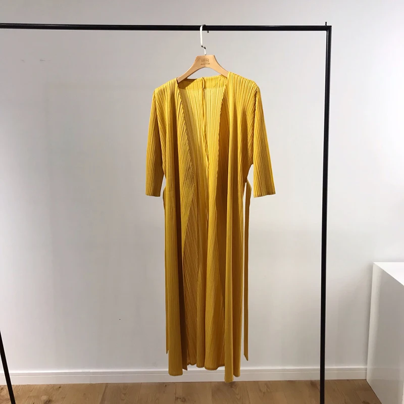 

[DEAT] 2019 Autumn Fashion Trend New Pattern Pleated Round Neck Sleeve Trousers With Temperament Windbreaker Coat Female AT135