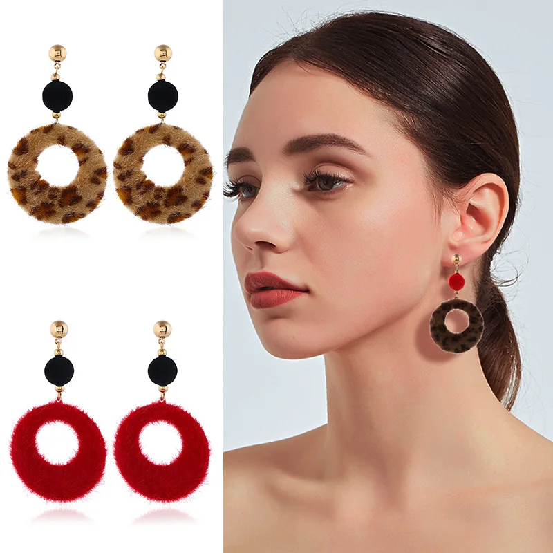 

Japan and Korea simple plush button geometric circle earring cold wind personality hollowed out circle ring ear pendant