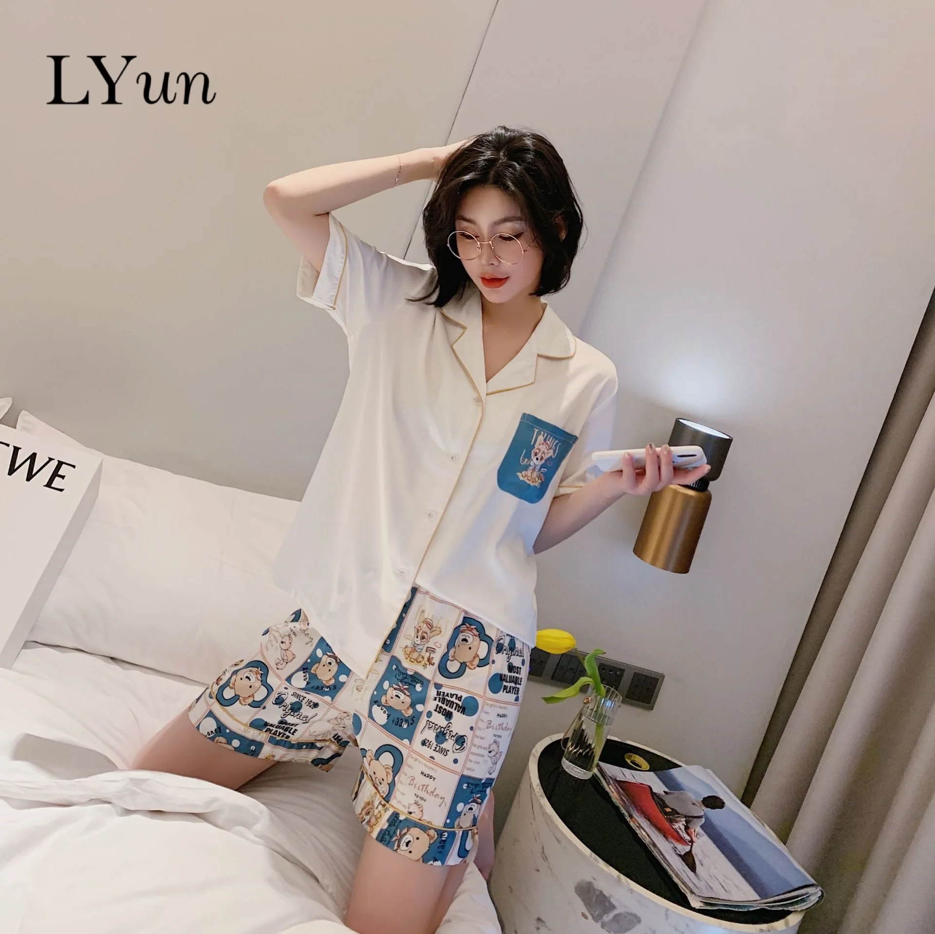 

LYun 2020New summer pajamas female cartoon printing cute short-sleeved shorts suit ice silk lapel home service thin section